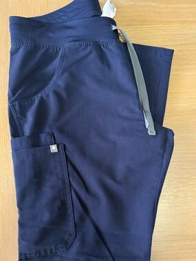 Figs Kade Cargo Scrub Pants Navy Blue in very good condition
